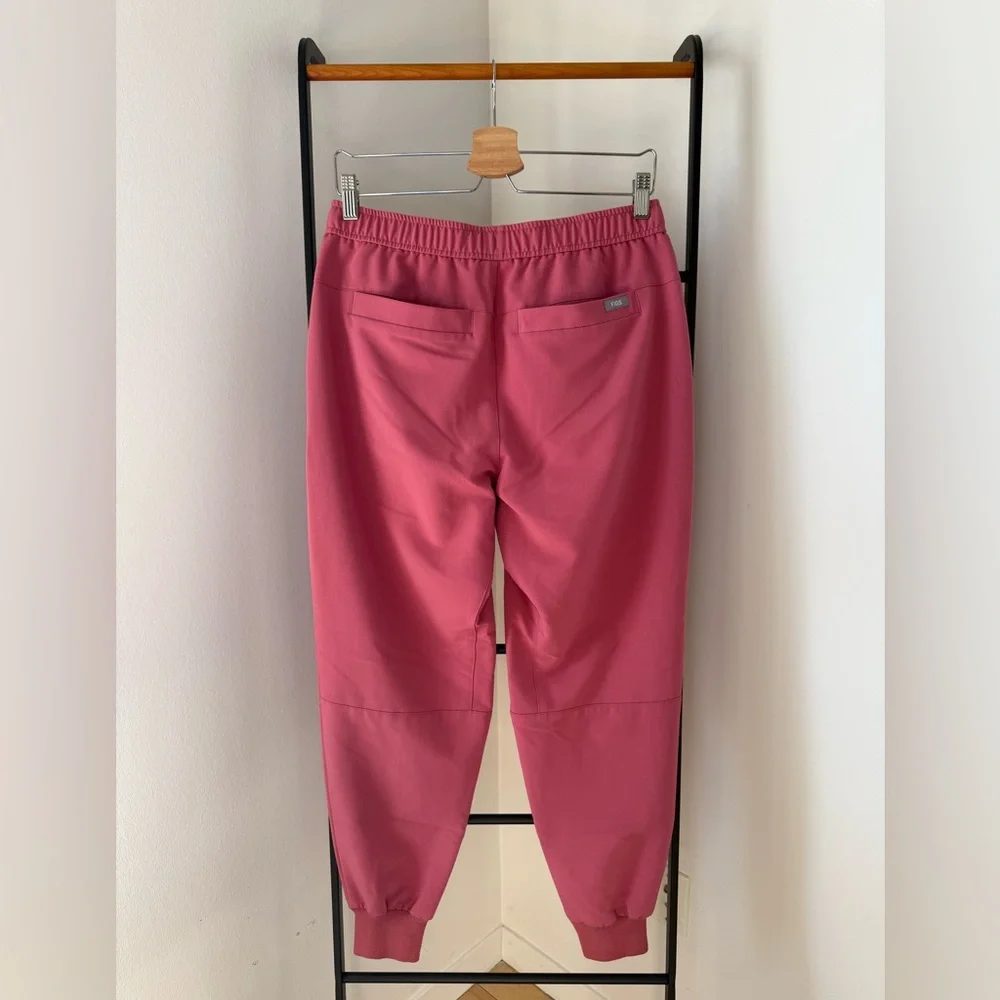 NWOT Women’s FIGS Technical Collection Scrub Pants, size S - Picture 3 of 4